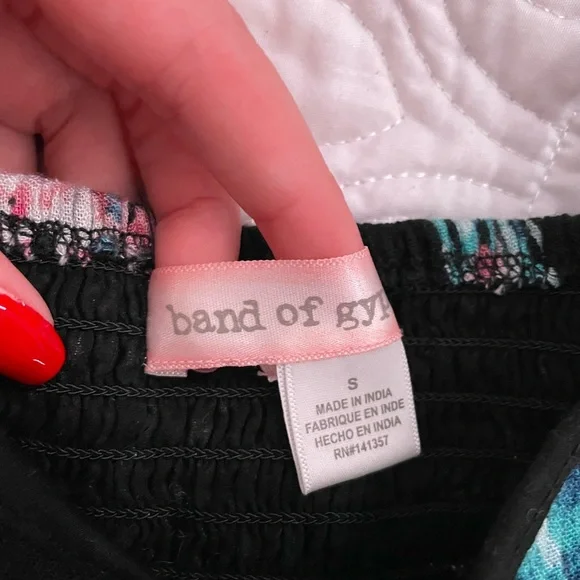 Cold Shoulder Crop Top - Picture 3 of 5